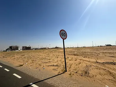 للبيع ارض في مدينة تلال