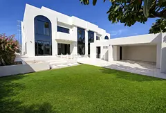 Elegant Villa | Private Garden | Service kitchen