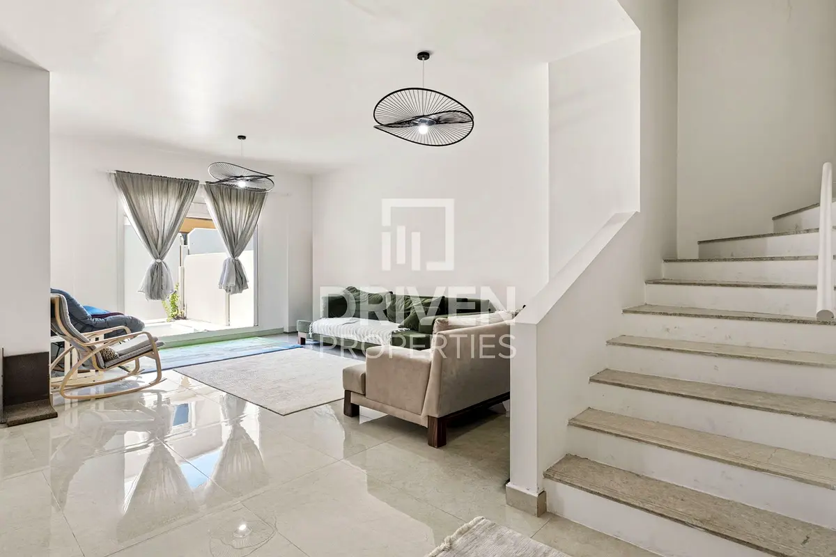 Fully Upgraded 5 BR | Perfect Family Home End Unit