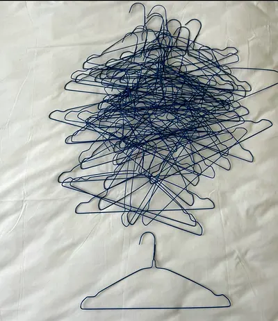 100 metal hangers