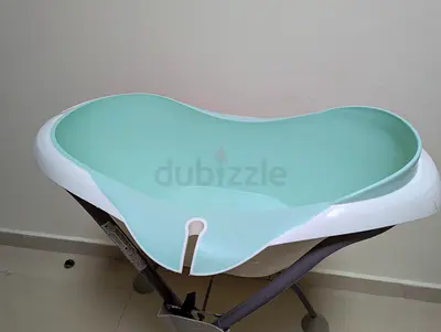 Bath tub with changing station