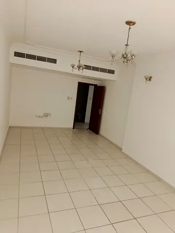 للإيجار السنوي في الشارقة – منطقة التعاون ✨🏡 شقة مميزة بمساحة ممتازة في موقع حيوي قريب من جميع الخدمات والمواصلات. 🔹 غرفتين وصالة 🔹 3 حمام 🔹 تكييف