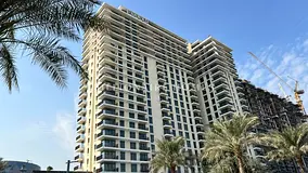 High Floor | Facing Pool and Mall | Mortgable