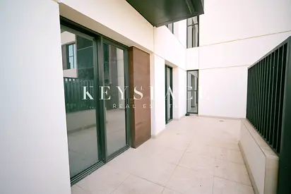 Oceanfront Living | Vacant Residence | Seamless Dubai Connectivity | Resale