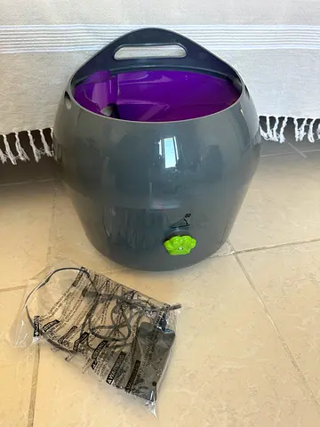 Automatic ball launcher