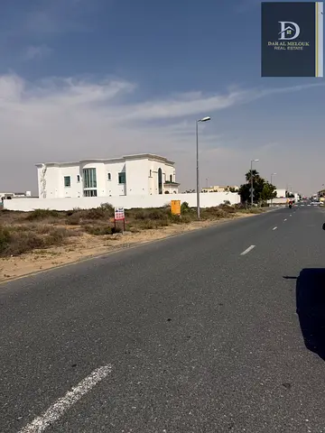 ✨ فرصة استثمارية مميزة في قلب الشارقة ✨  📍 للبيع أرض تجارية سكنية في إمارة الشارقة – منطقة مزيرعة / ضاحية الرحمانية  🔹 المساحة: 5,327 قدم مربع