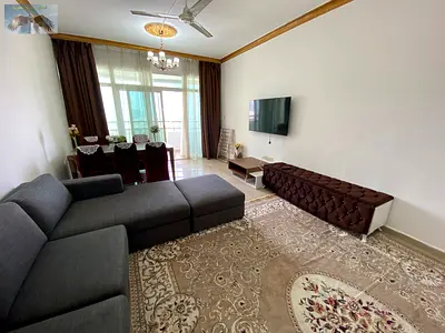 شقة مفروشة للإيجار السنوي في أبراج الهوريزون، عجمان – غرفتين وصالة، إطلالة على الخور، موقع ممتاز بجوار نستو وسوق السمك