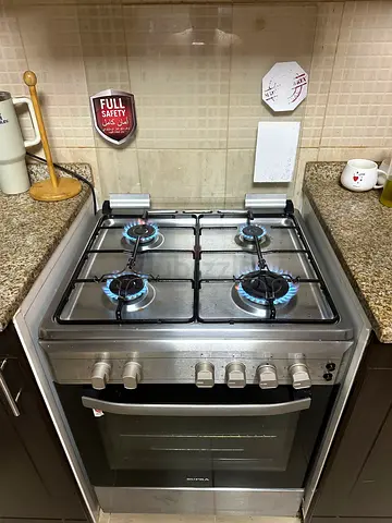 Gas stove (4 burners) with oven + gas cylinder for sale