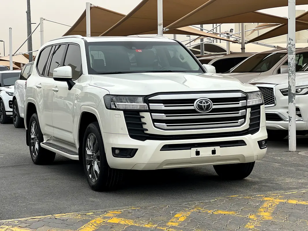 Toyota Land Cruiser 2022 — photo 1 of 12