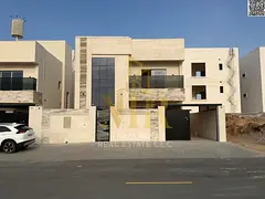 Villa directly from the owner, two floors and a roof, personal finishing, on a main street close to