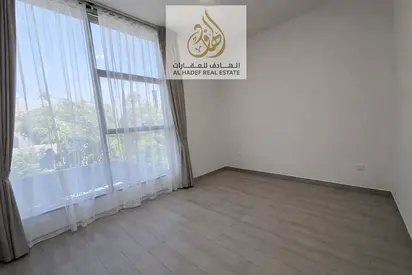 فيلا فاخرة للإيجار في مشروع مسار سنديان بالشارقة، سمارت فيلا حديثة بمساحة 5,104 قدم مربع، تحتوي على 4 غرف نوم ماستر واسعة، 6 حمامات، مجلس وصالة كبيرة،