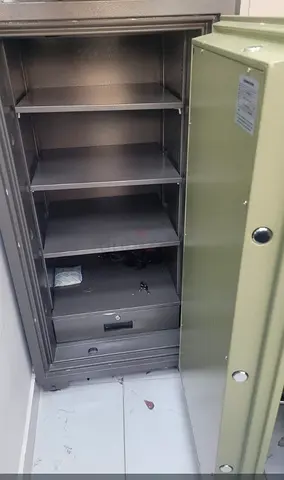 I selling new safe locker