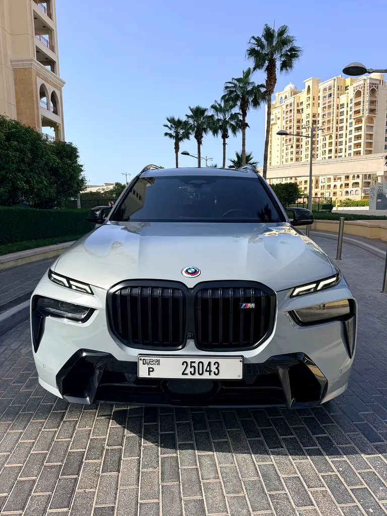 BMW X7 2023 — photo 1 of 15