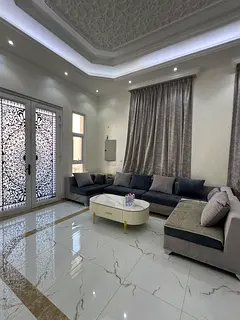 .Villa for Rent in Al Yasmeen .5 Bedrooms 🛁 6 Bathrooms 🛋️ 2 Majlis (sitting areas) 👵 Mai