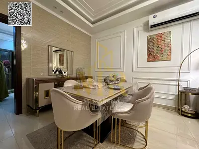 A villa with personal finishes, including electricity, water and air conditioning fees, located on a main street, close to all services, freehold owne