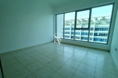 Spacious | High Floor | Pool View | Close to Exit