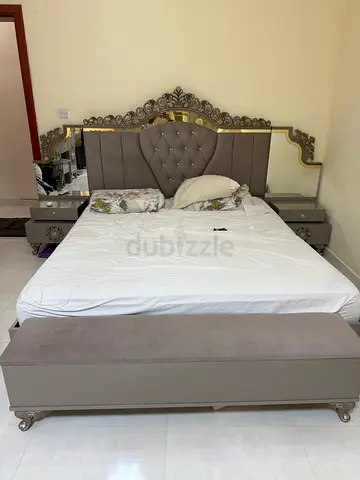 Full bedroom Ornate Grey 4-Door Mirrored Wardrobe