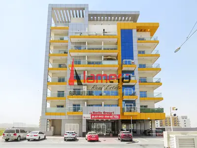 Studio large with balcony ready to move open view Multiple options