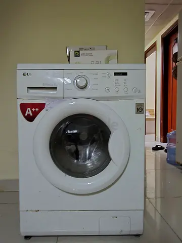 LG Direct Drive 7kg Washing Machine  is available in shabiya, Musaffah