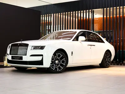 Rolls-Royce Ghost Black Badge / Model Year 2024 / 2,250 km