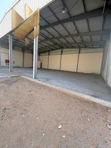 مصنع كبيرة بسعر متميز - كهرباء 70 kw - يحتوي على مستودع بمساحة كبيرة - شارع رئيسي