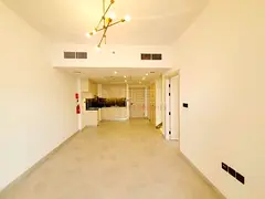 High-Floor Apartment | Creek &amp; Skyline Views | Private Outdoor Space