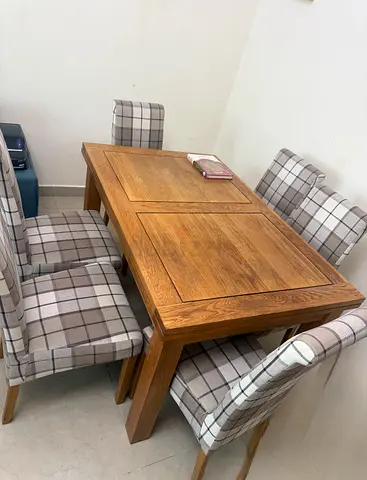 Dining Table with 6 clean chairs good quality wood Shabiya 12 Abu Dhabi