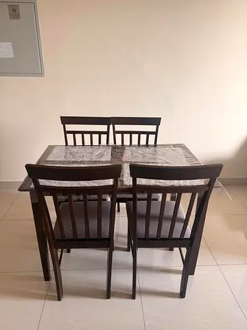4 seater Dining Table with chair