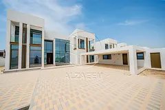 √VACANT Exclusive V-5 SELECT | Partial Sea View√