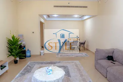 شقة غرفتين نوم للبيع في المجاز 1، موقع مميز، سهولة الوصول مباشرة إلى كورنيش