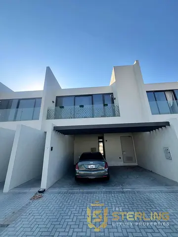 ٦ شيكات | فيلا واسعة بأربع غرف نوم + غرفة خادمة | موقع مميز في الفرجان