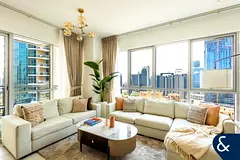 High floor | Large layout | Bright