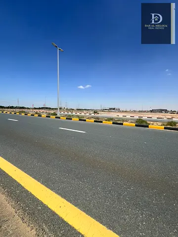 للبيع أرض صناعية علي الشارع الرئيسي / تمالك حر لجميع الجنسيات /  جاهزة للبناء / منطقة الصجعة ( الجليل بلوك 1  )