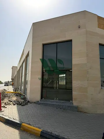 🔥 معرض مميز للإيجار 🔥 📍 إمارة الشارقة – المنطقة الصناعية 5