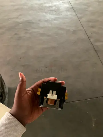 Small electrical contactor / relay - used