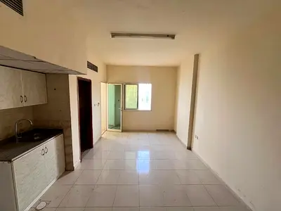 Studio for Annual Rent – Al Rawdha ✨🏡 📍 Prime location on the main road near Sheikh Ammar Street – Al Rawdha 🌇 Excellent view with spacious layout