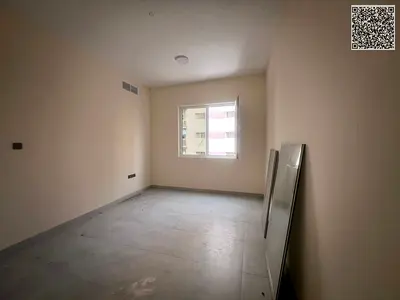 شقة مميزة غرفتين وصالة وحمامين ومطبخ وبلكون مع تكييف مركزي بمساحة واسعة وتصميم عملي في موقع حيوي قريب من جميع الخدمات ومناسبة للعائلات