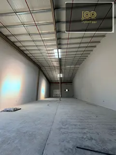 Warehouse for annual rent in Umm Al Quwain, 4,500 sq.ft, 45 kW power, two doors, bathroom, AED 205,0
