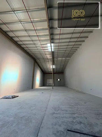 Warehouse for annual rent in Umm Al Quwain, 4,500 sq.ft, 45 kW power, two doors, bathroom, AED 205,000.