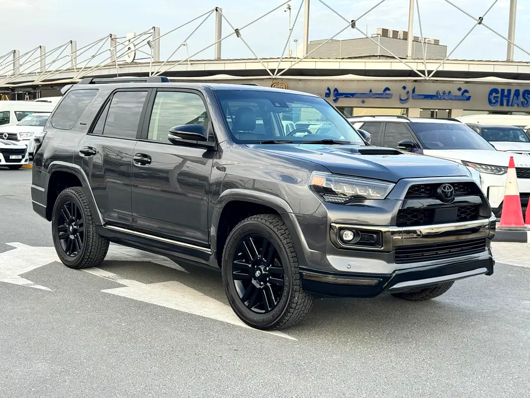 Toyota 4Runner 2021 — photo 1 of 20
