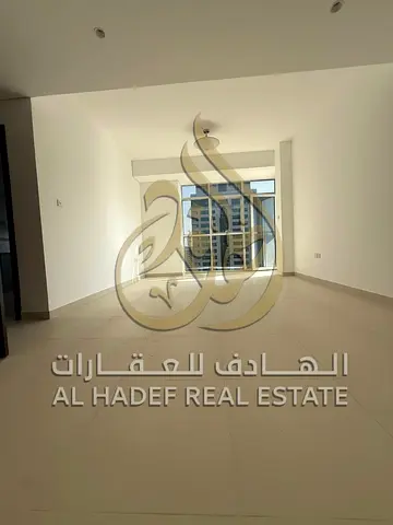 شقة غرفتين وصالة بمنطقة المجاز 1 مساحه ممتازة جدا وغرفة خادمة و4 حمامات وأستور تشطيبات علي أعلى مستوى