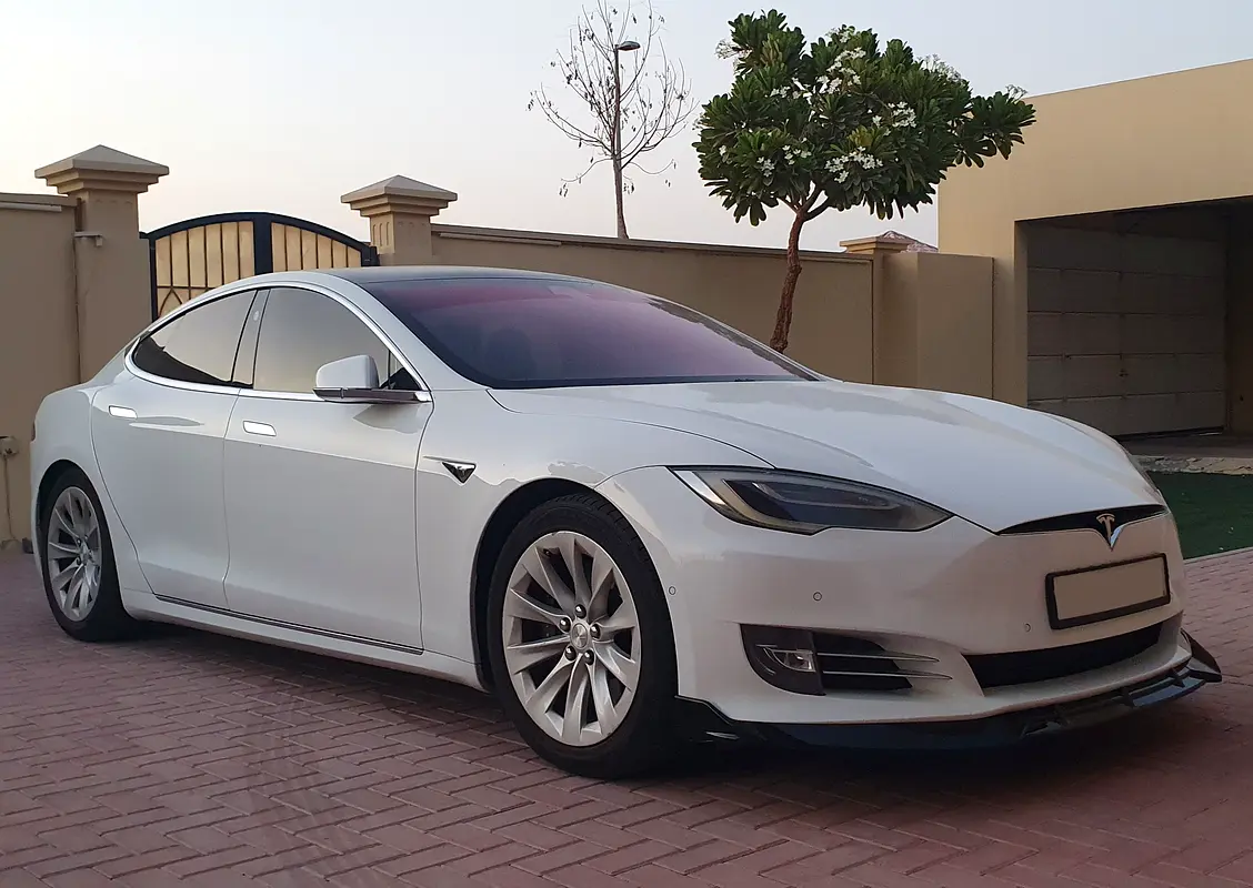 Tesla Model S 2018 — photo 1 of 18