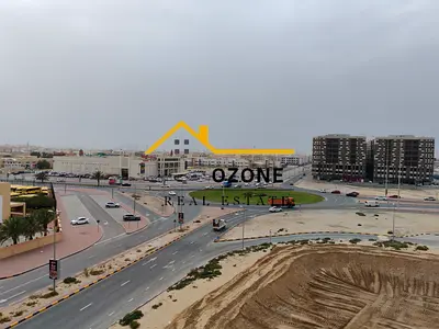 Specious 1BHK with Balcony open view available in Muwaileh School Area// with parking, Family bliding