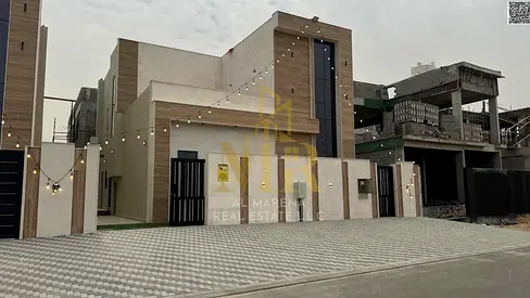 فيلا طابقين وروف  تكييف مركزي تملك حر لجميع الجنسيات قريبه جدا من جامعة أم القوين بسعر مغري