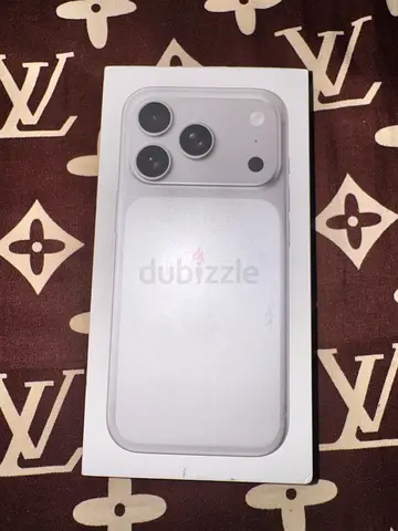 17 PRO 256GB box packed