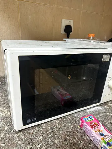 LG countertop microwave oven - used, working