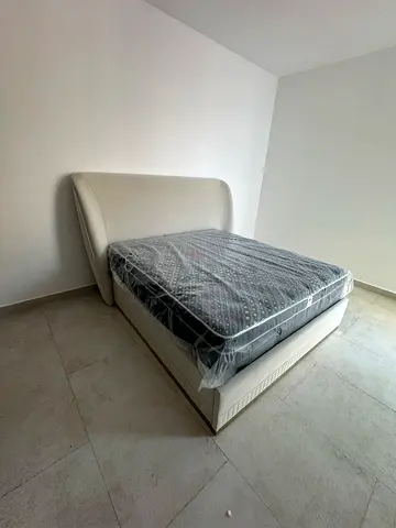 King Size Bed for Sale – Excellent Condition (Home Centre)