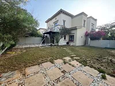 Corner unit | Big plot | Spacious | Vacant now