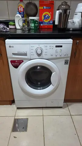 LG WASHING MACHINE 7KG. Direct Drive.