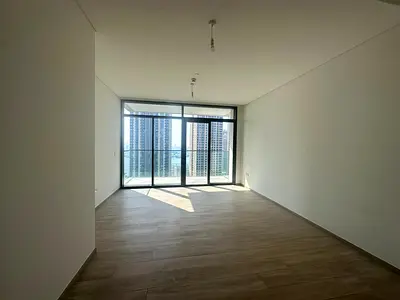 غرفة نوم واحدة في الطابق العلوي | مساكن القصر | شرفة وإطلالة على المارينا والخور